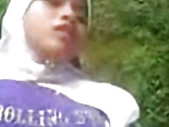 Indinéis jilbab -mahasiswi akbid riau mesum